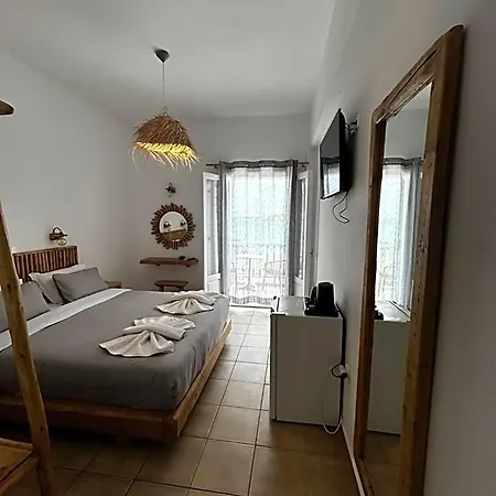 Livadia Hotel *
