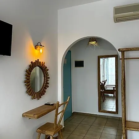 Livadia Hotel *