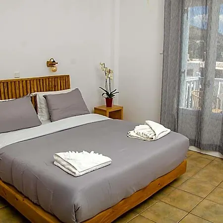 Livadia Hotel *
